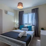 Апартаменты Sunny 2-br In Mackenzie Ларнака