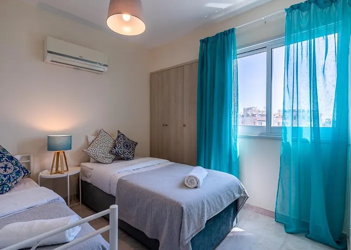 Sunny 2-br In Mackenzie Apartmán Larnaca