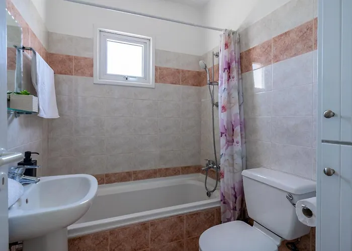 Sunny 2-br In Mackenzie *