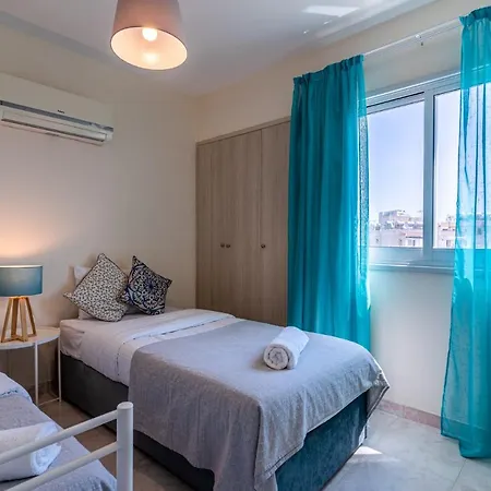 Sunny 2-br In Mackenzie Lägenhet Larnaca