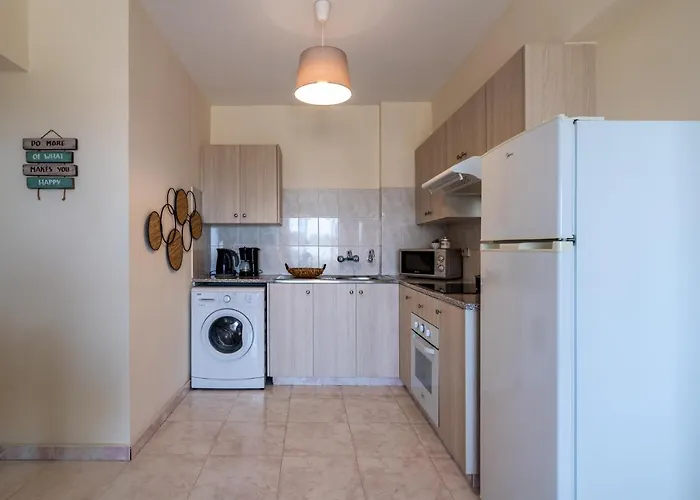 Lägenhet Sunny 2-br In Mackenzie Larnaca