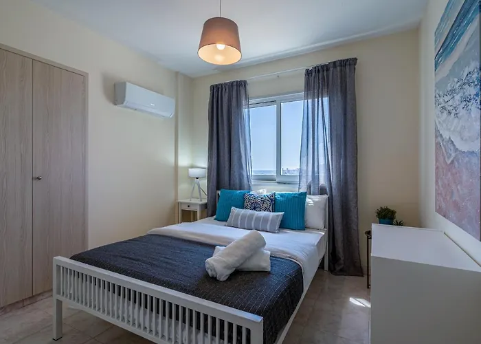 Lägenhet Sunny 2-br In Mackenzie Larnaca